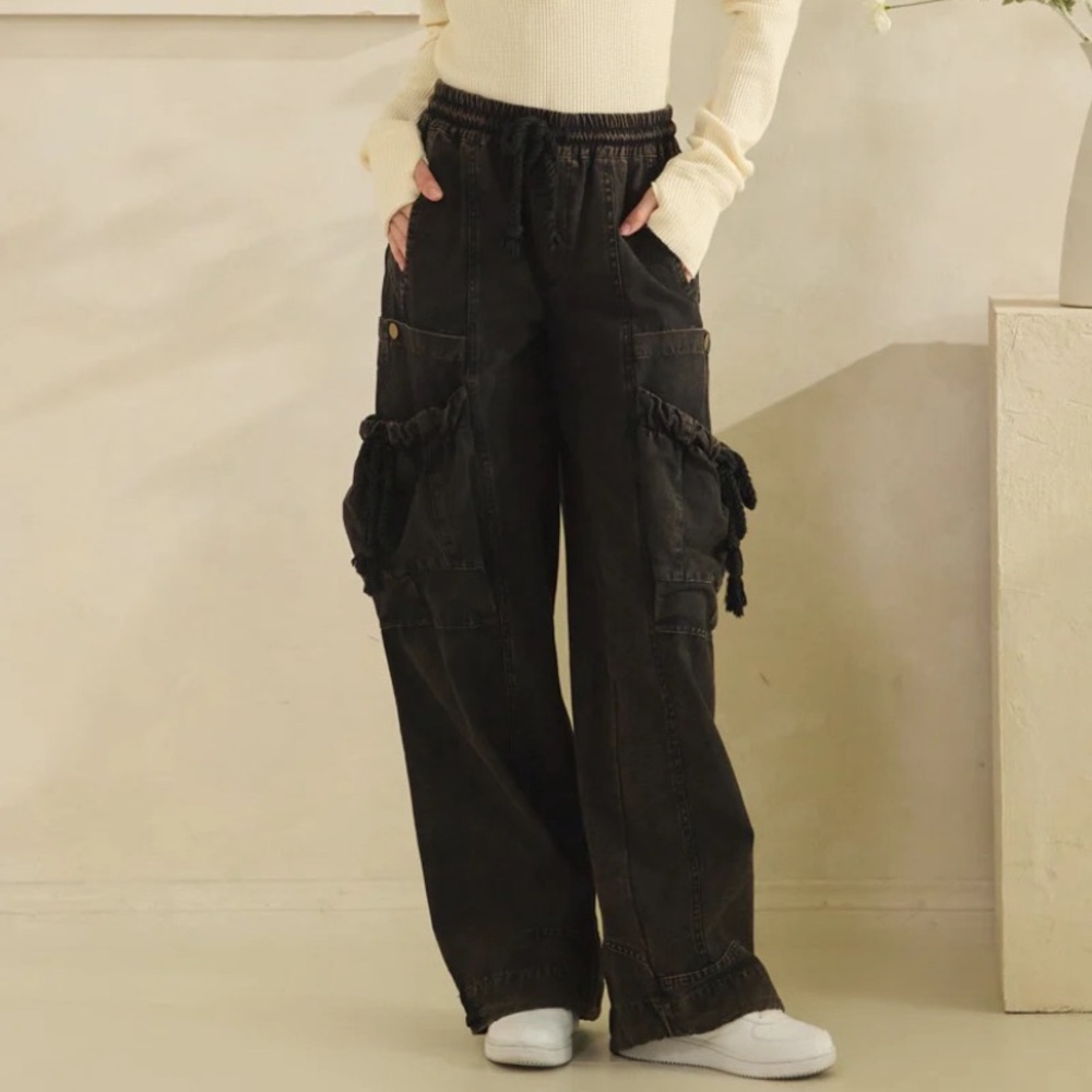 Oli & Hali Black Wide-Leg Cargo Pants
